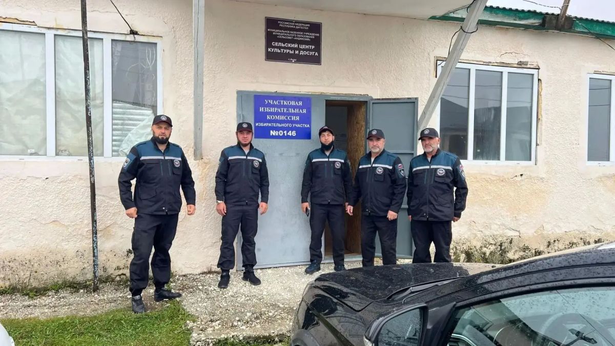 Сотрудники МЧС Дагестана продолжают обеспечивать безопасность на избирательных участках Сотрудники МЧС Дагестана продолжают обеспечивать безопасность на избирательных участках