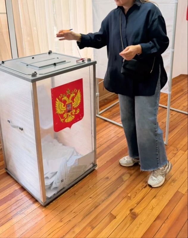 Третий день голосования, и коллектив Республиканского физико-математического лицея-интерната (РФМЛИ) снова в строю! Третий день голосования, и коллектив Республиканского физико-математического лицея-интерната (РФМЛИ) снова в строю!