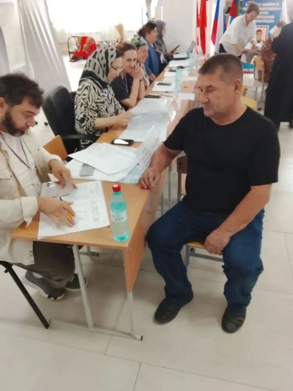 Сотрудники Управления по делам ГО и ЧС Каспийска приняли участие в выборах Сотрудники Управления по делам ГО и ЧС Каспийска приняли участие в выборах