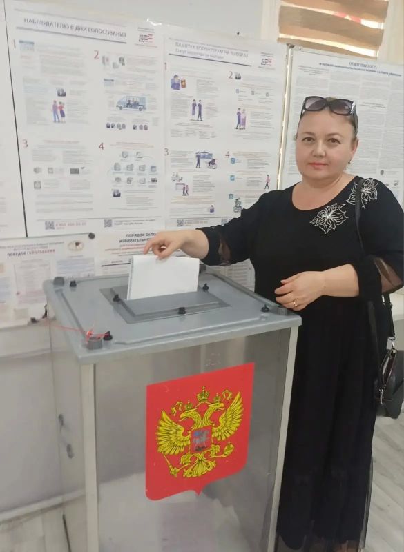 Завершаем третий день выборов депутатов Госдумы РФ и Народного Собрания РД очередной фотоподборкой с участия в голосовании наших коллег Завершаем третий день выборов депутатов Госдумы РФ и Народного Собрания РД очередной фотоподборкой с участия в голосовании наших коллег