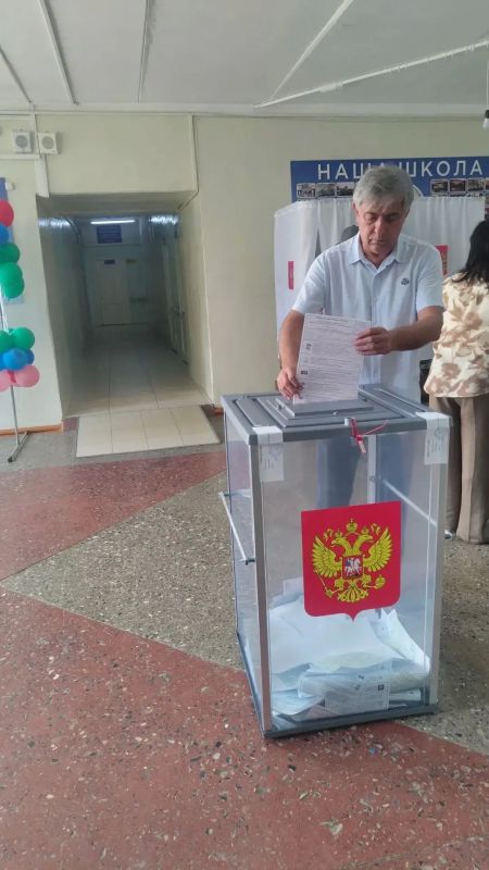 Завершаем третий день выборов депутатов Госдумы РФ и Народного Собрания РД очередной фотоподборкой с участия в голосовании наших коллег Завершаем третий день выборов депутатов Госдумы РФ и Народного Собрания РД очередной фотоподборкой с участия в голосовании наших коллег