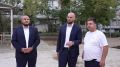 Первый заместитель Главы г. Махачкалы Гаджимурад Муртузалиев проинспектировал ход ремонтных работ на дворовых территориях на ул. Каримова, 6г, 6в, 6к.3