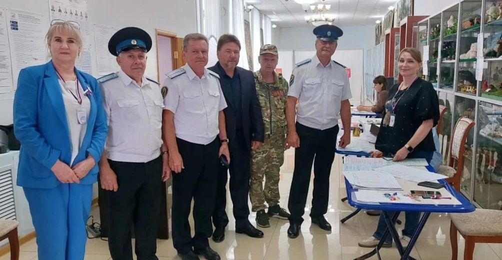 Сотрудники Республиканского казачьего центра в Кизляре, а также казаки города, Кизлярского и Тарумовского районов исполнили свой гражданский долг Сотрудники Республиканского казачьего центра в Кизляре, а также казаки города, Кизлярского и Тарумовского районов исполнили свой гражданский долг