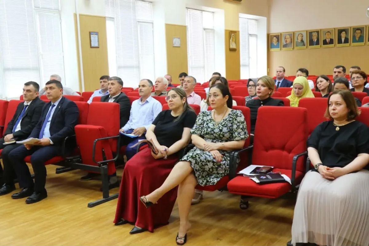 Число детей-сирот в Дагестане сократилось на 30%: Абдурахман Махмудов провёл расширенное совещание в Минтруда республики Число детей-сирот в Дагестане сократилось на 30%: Абдурахман Махмудов провёл расширенное совещание в Минтруда республики