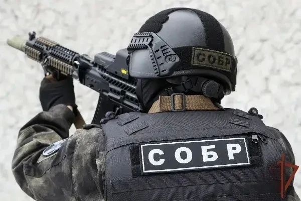 Бойцы СОБР «Ястреб-Каспий» Управления Росгвардии по Республике Дагестан оказали силовую поддержку сотрудникам ФСБ и МВД России в пресечении деятельности лиц, причастных к незаконному изготовлению оружия