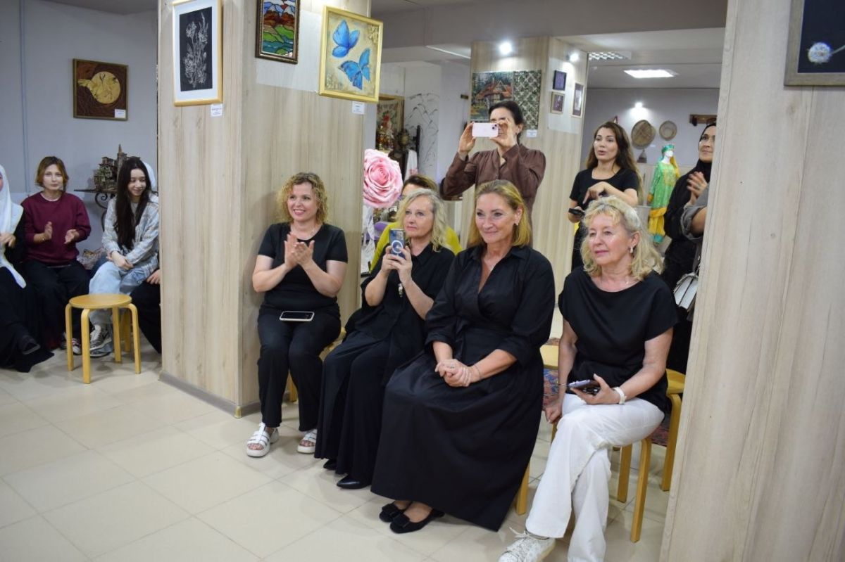 В Каспийске открылась выставка «Украсим мир цветами» В Каспийске открылась выставка «Украсим мир цветами»