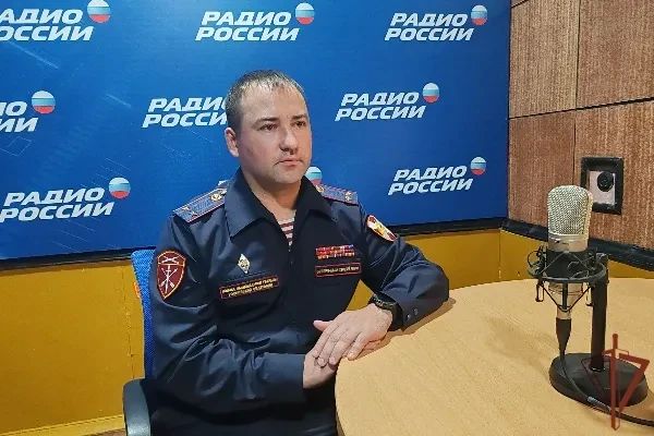 Офицер Росгвардии стал гостем дагестанского радио