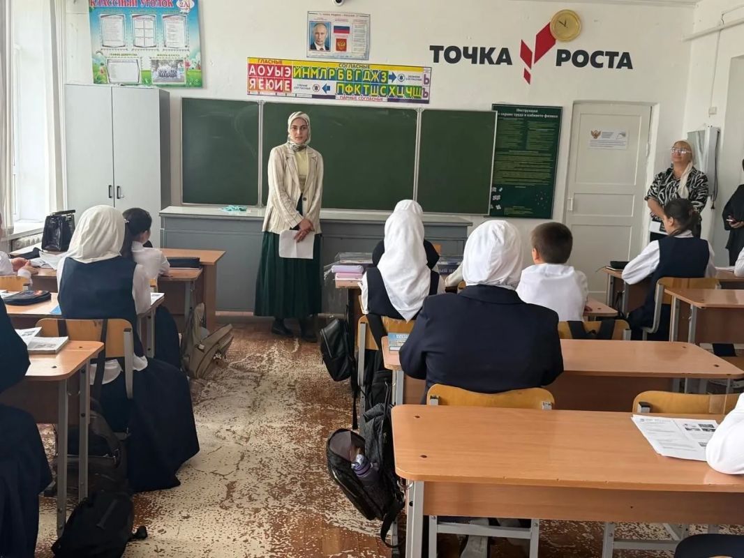 В школах Казбековского района прошли занятия по кибербезопасности для детей В школах Казбековского района прошли занятия по кибербезопасности для детей