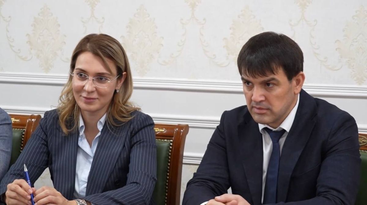 Эмилия Шахабутиновна: Сегодня встретились с победителем Кубка мира по пара-самбо Шамилём Исаевым и его тренером Саидом Шахмановым Эмилия Шахабутиновна: Сегодня встретились с победителем Кубка мира по пара-самбо Шамилём Исаевым и его тренером Саидом Шахмановым