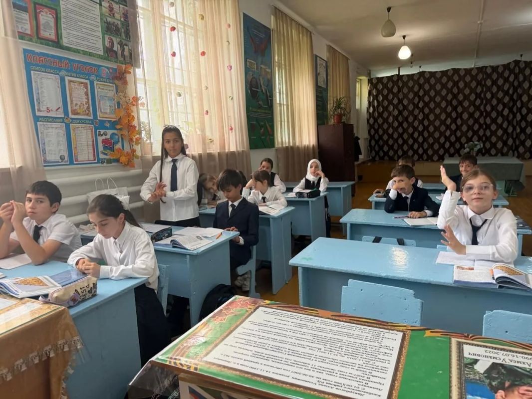 В школах Казбековского района прошли занятия по кибербезопасности для детей В школах Казбековского района прошли занятия по кибербезопасности для детей