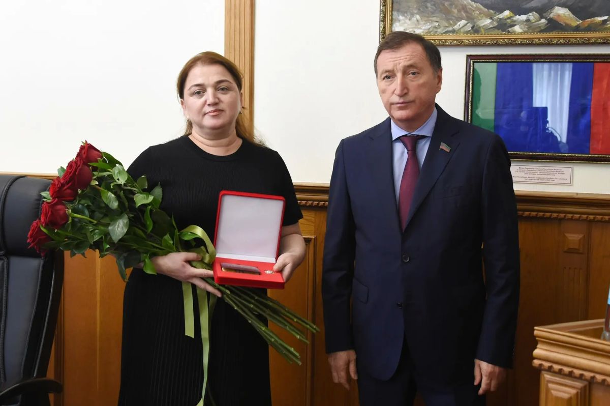 В рамках заседания Президиума Народного Собрания РД состоялась торжественной церемонии награждения В рамках заседания Президиума Народного Собрания РД состоялась торжественной церемонии награждения