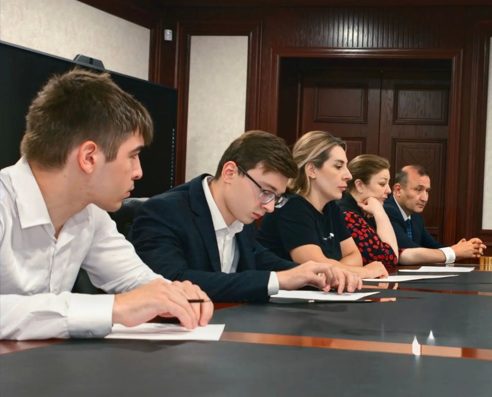 Джамбулат Гаджиев встретился со студентами филиала МАДИ Джамбулат Гаджиев встретился со студентами филиала МАДИ