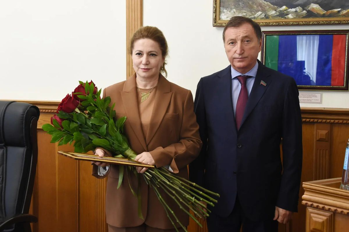 В рамках заседания Президиума Народного Собрания РД состоялась торжественной церемонии награждения В рамках заседания Президиума Народного Собрания РД состоялась торжественной церемонии награждения