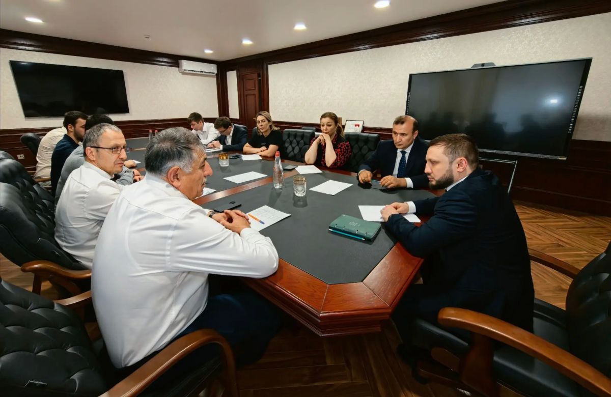 Джамбулат Гаджиев встретился со студентами филиала МАДИ Джамбулат Гаджиев встретился со студентами филиала МАДИ
