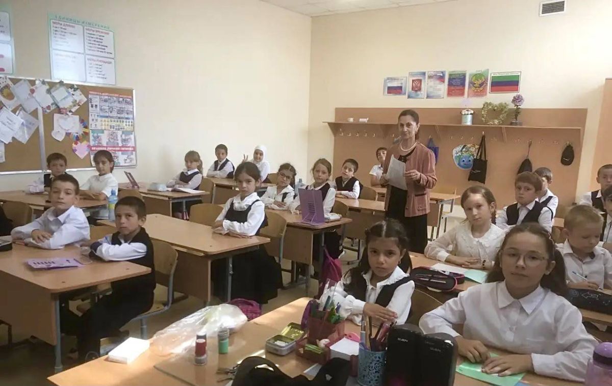 Сотрудники библиотеки филиала №3 им. Ф. Алиевой провели для учеников 1(2) класса МБОУ СОШ №5 им. А. Д. Абдулмеджидова игру-загадку «Сказочные герои» Сотрудники библиотеки филиала №3 им. Ф. Алиевой провели для учеников 1(2) класса МБОУ СОШ №5 им. А. Д. Абдулмеджидова игру-загадку «Сказочные герои»