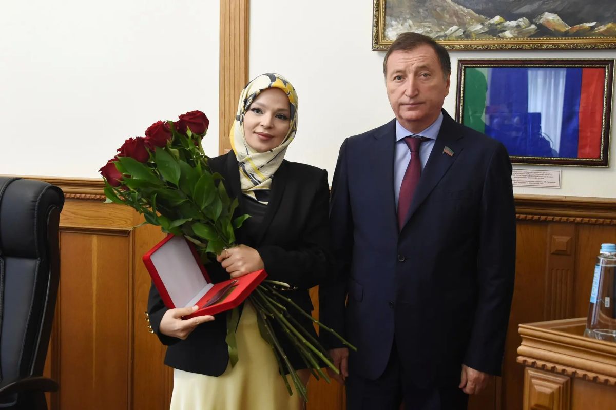 В рамках заседания Президиума Народного Собрания РД состоялась торжественной церемонии награждения В рамках заседания Президиума Народного Собрания РД состоялась торжественной церемонии награждения