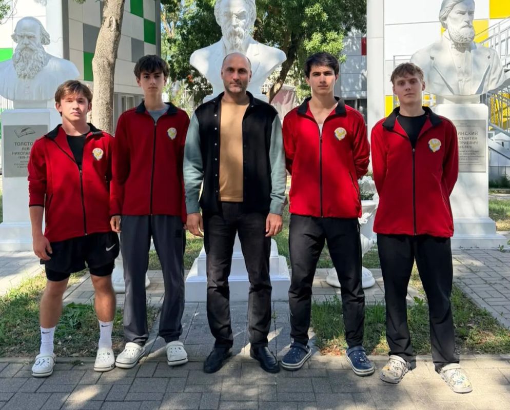 На всероссийском этапе «Президентских спортивных игр», который прошёл в детском центре «Смена», команда Дагестана, сформированная на базе школы №19 имени Щедрина города Дербента, выступила достойно и вернулась с целым рядом... На всероссийском этапе «Президентских спортивных игр», который прошёл в детском центре «Смена», команда Дагестана, сформированная на базе школы №19 имени Щедрина города Дербента, выступила достойно и вернулась с целым рядом...