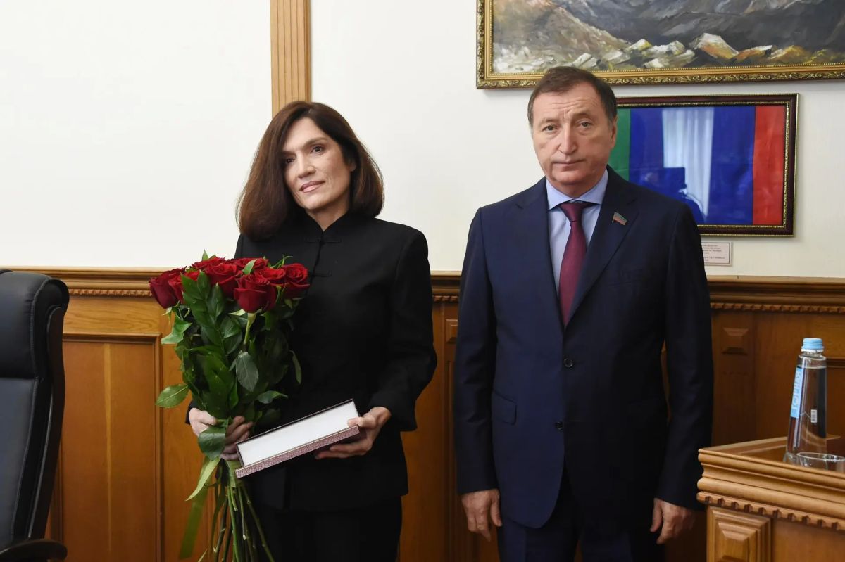 В рамках заседания Президиума Народного Собрания РД состоялась торжественной церемонии награждения В рамках заседания Президиума Народного Собрания РД состоялась торжественной церемонии награждения
