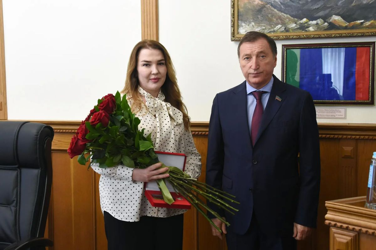 В рамках заседания Президиума Народного Собрания РД состоялась торжественной церемонии награждения В рамках заседания Президиума Народного Собрания РД состоялась торжественной церемонии награждения