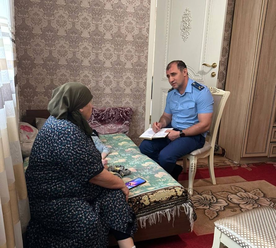 Прокурор города Дагестанские Огни посетил семьи, в которых воспитываются дети-инвалиды Прокурор города Дагестанские Огни посетил семьи, в которых воспитываются дети-инвалиды