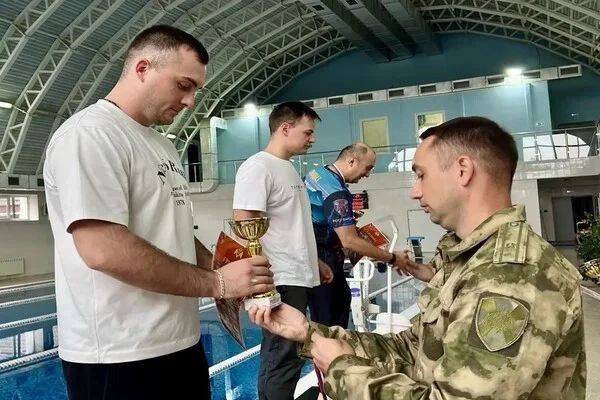 Команда махачкалинского соединения Росгвардии стала призером окружного чемпионата по плаванию