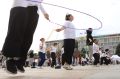 1018 человек поучаствовали во флешмобе на главной площади столицы республики и побили женский мировой рекорд в прыжках со скакалкой