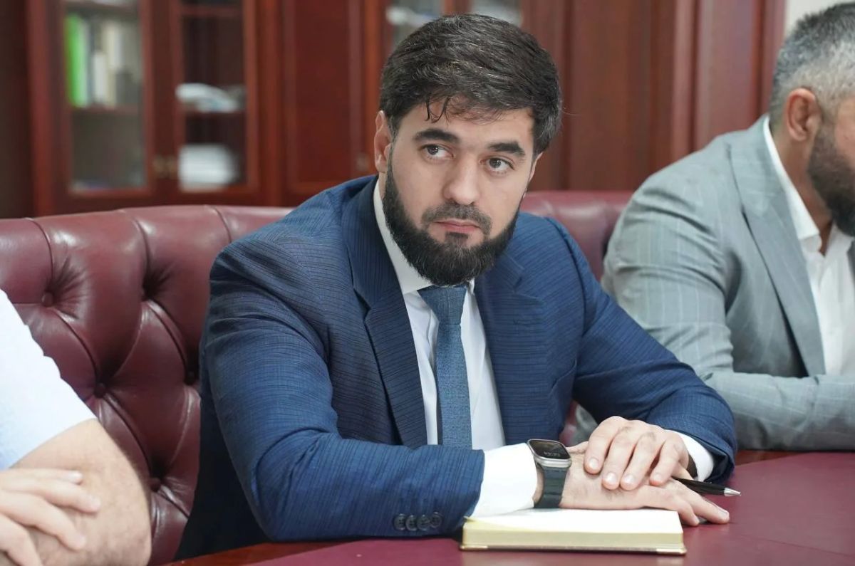 Ахмед Махадов назначен статс-секретарем — заместителем министра по земельным и имущественным отношениям РД Ахмед Махадов назначен статс-секретарем — заместителем министра по земельным и имущественным отношениям РД