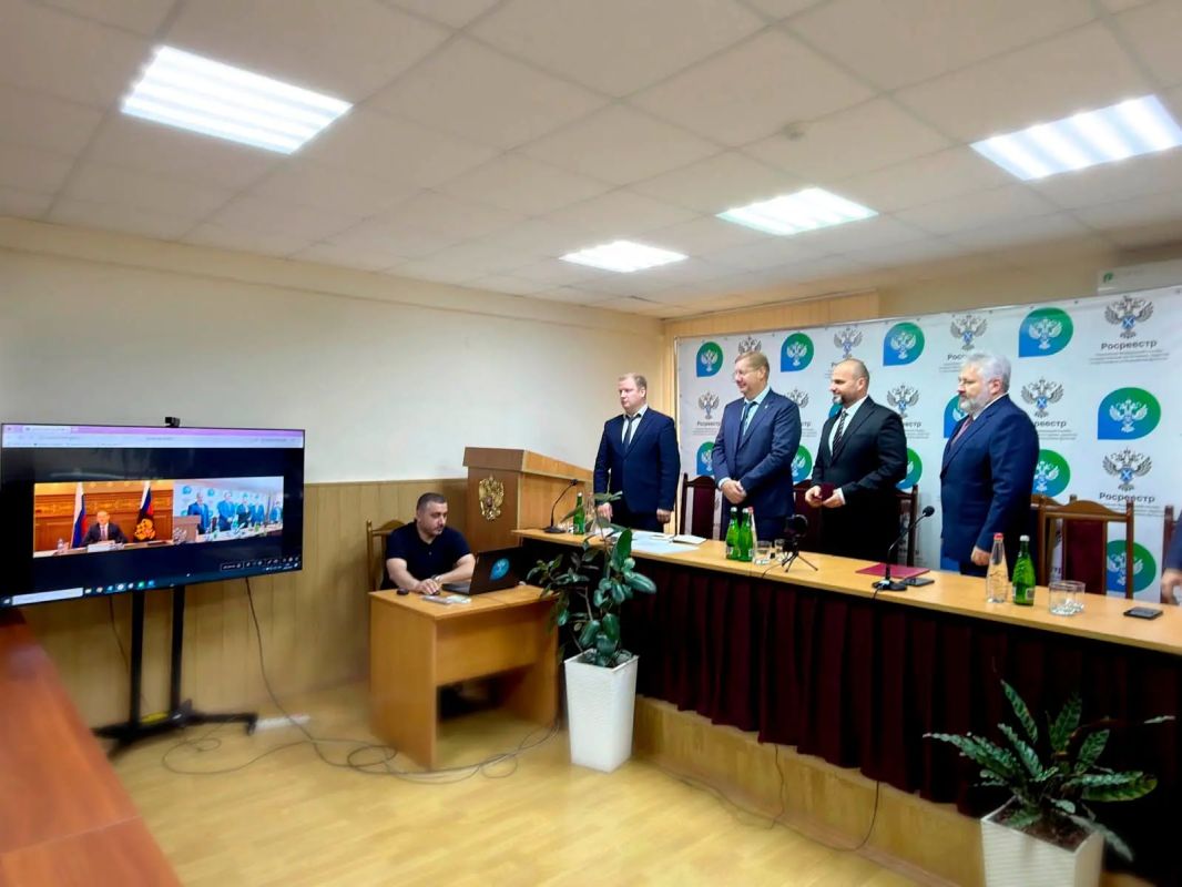 В Управлении Росреестра по Республике Дагестан состоялось награждение Арсена Пирмагомедова