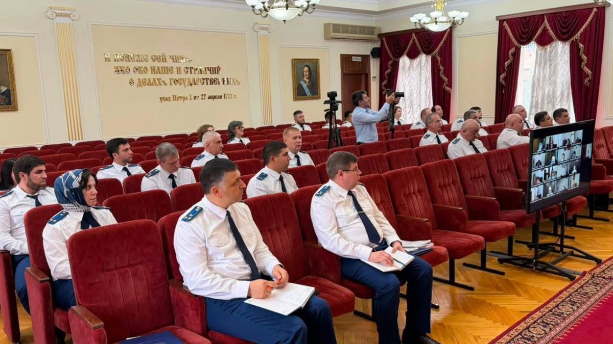 На заседании коллегии. прокуратуры Дагестана обсудили состояние работы по рассмотрению обращений и приему граждан На заседании коллегии. прокуратуры Дагестана обсудили состояние работы по рассмотрению обращений и приему граждан