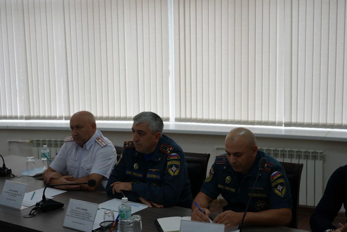 В Каспийске обсудили готовность городских служб к осенне-зимнему периоду В Каспийске обсудили готовность городских служб к осенне-зимнему периоду