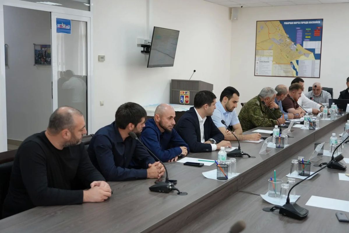 В Каспийске обсудили готовность городских служб к осенне-зимнему периоду В Каспийске обсудили готовность городских служб к осенне-зимнему периоду