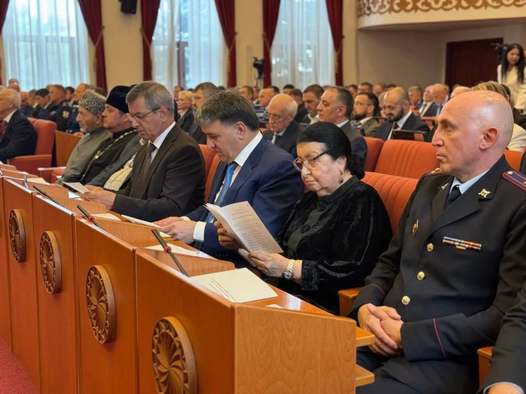 Председатель избирательной комиссии Дагестана Магомед Дибиров на первой сессии Народного Собрания республики 8-го созыва выступил с итогами прошедших парламентских выборов Председатель избирательной комиссии Дагестана Магомед Дибиров на первой сессии Народного Собрания республики 8-го созыва выступил с итогами прошедших парламентских выборов