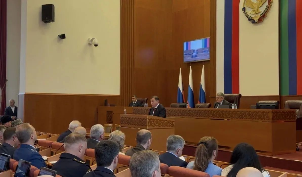 Спикер парламента Дагестана Заур Аскендеров, выступая перед депутатами, заявил, что за прошлый созыв принято около 550 законов и более 450 постановлений