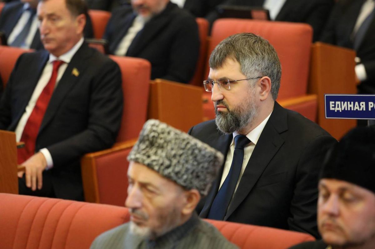 Председатель Правительства РД Магомед Рамазанов поздравил Заура Аскендерова с избранием на должность