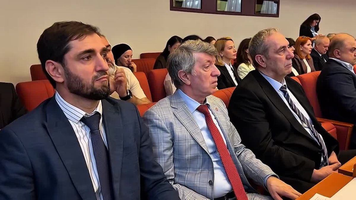 Врио Главы РД Фёдор Щукин поздравил Заура Аскендерова с избранием Председателем Народного Собрания Республики Дагестан, а всех депутатов – с началом работы нового созыва