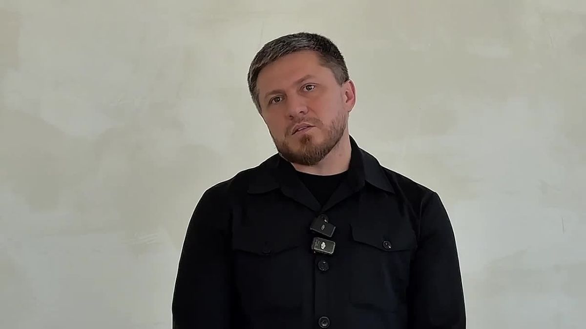 На мавлиде в Ленинкенте заместитель главы администрации Махачкалы Тимур Галбацов поприветствовал собравшихся от имени главы города Джамбулата Салавова и пожелал всем добра и крепкого здоровья