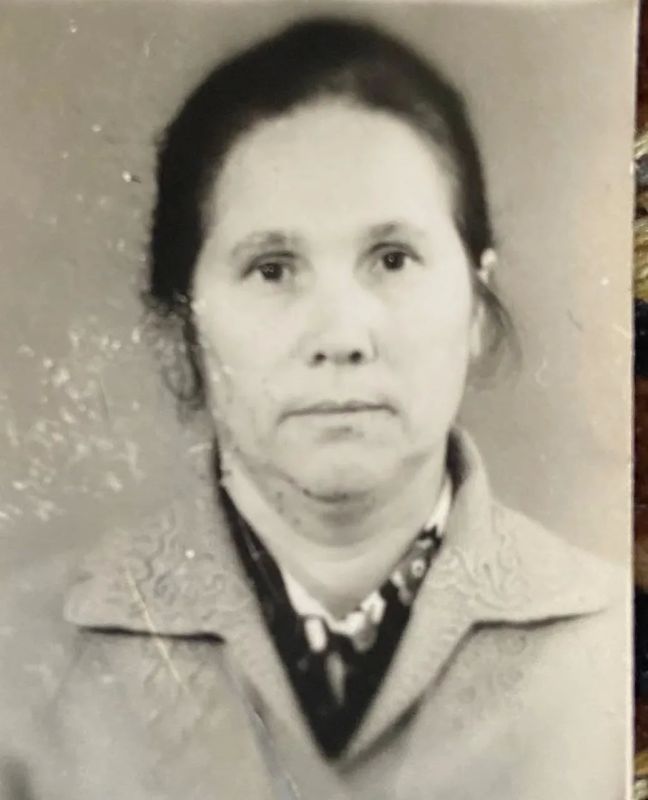 ИСТОРИЯ ОДНОГО УЧИТЕЛЯ.. В честь дня учителя мы запускаем проект «Истории в лицах» о выдающихся педагогах нашего города в целях освещения через личные истории, описав какой след УЧИТЕЛЯ оставили в жизни школы и нашего города ИСТОРИЯ ОДНОГО УЧИТЕЛЯ.. В честь дня учителя мы запускаем проект «Истории в лицах» о выдающихся педагогах нашего города в целях освещения через личные истории, описав какой след УЧИТЕЛЯ оставили в жизни школы и нашего города