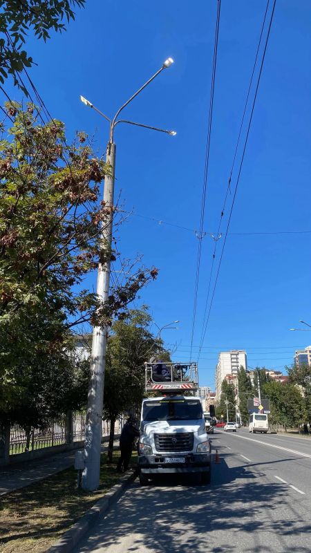 В настоящее время работники МБУ "Благоустройство г. Махачкалы" проводят устранение повреждений, замену и ремонт светильников на объектах уличного освещения на проспекте Петра Первого В настоящее время работники МБУ "Благоустройство г. Махачкалы" проводят устранение повреждений, замену и ремонт светильников на объектах уличного освещения на проспекте Петра Первого
