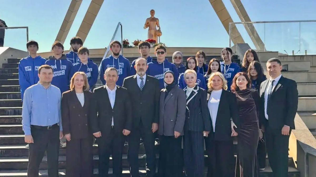 Елена Павлюченко поздравила педагогов Дагестана с Днем учителя Елена Павлюченко поздравила педагогов Дагестана с Днем учителя
