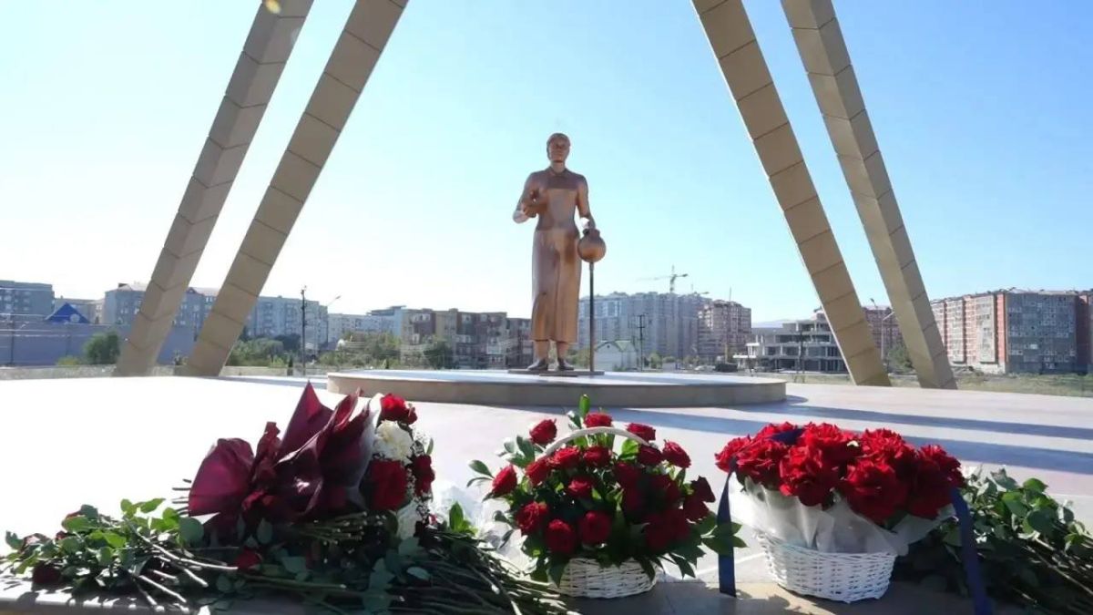 Елена Павлюченко поздравила педагогов Дагестана с Днем учителя Елена Павлюченко поздравила педагогов Дагестана с Днем учителя
