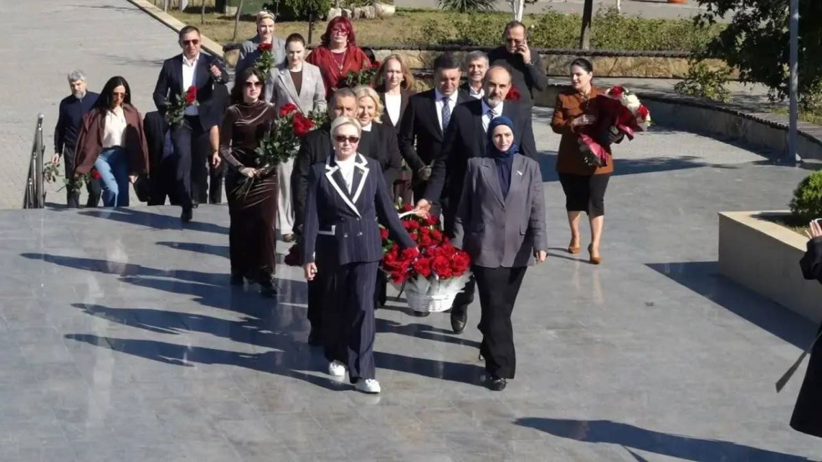 Елена Павлюченко поздравила педагогов Дагестана с Днем учителя