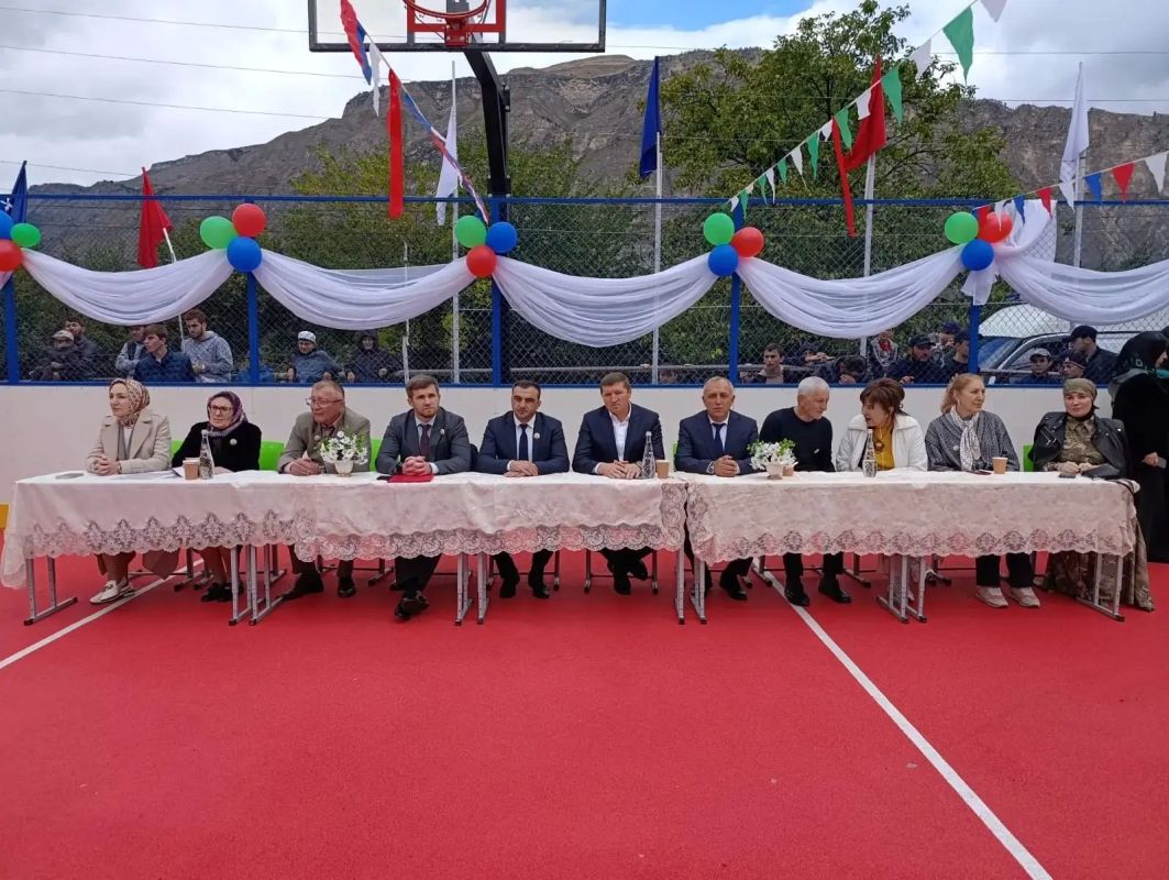Тлохской школе — 100 лет. В Ботлихском районе отметили юбилей Тлохская СОШ