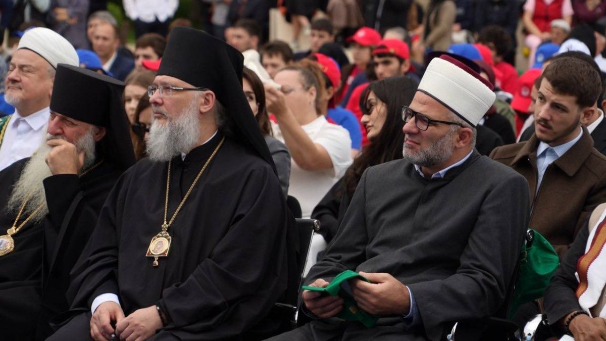Джамбулат Салавов: Уважаемые махачкалинцы!. Сегодня принял участие в XIII Международном межрелигиозном молодёжном форуме, который проходит в санатории «Каспий» в Карабудахкентском районе Джамбулат Салавов: Уважаемые махачкалинцы!. Сегодня принял участие в XIII Международном межрелигиозном молодёжном форуме, который проходит в санатории «Каспий» в Карабудахкентском районе