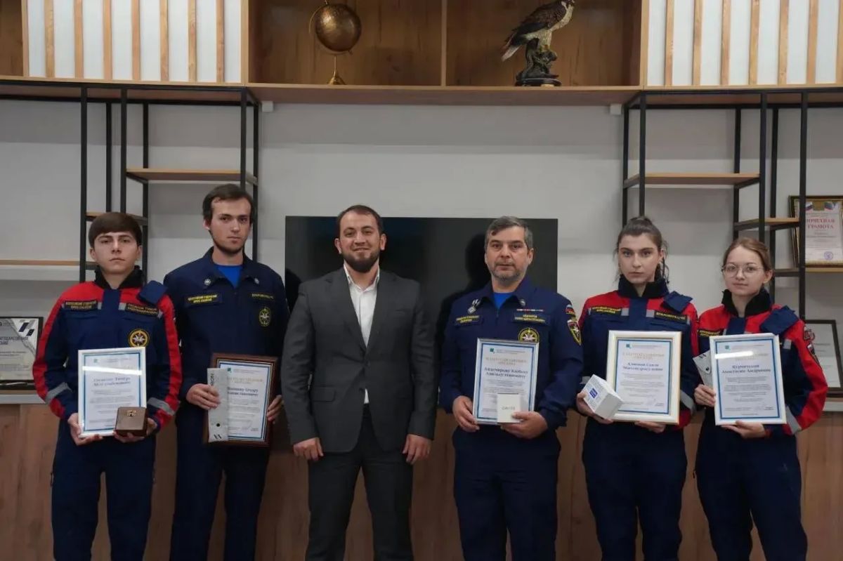 ЦУР поблагодарил волонтеров-спасателей