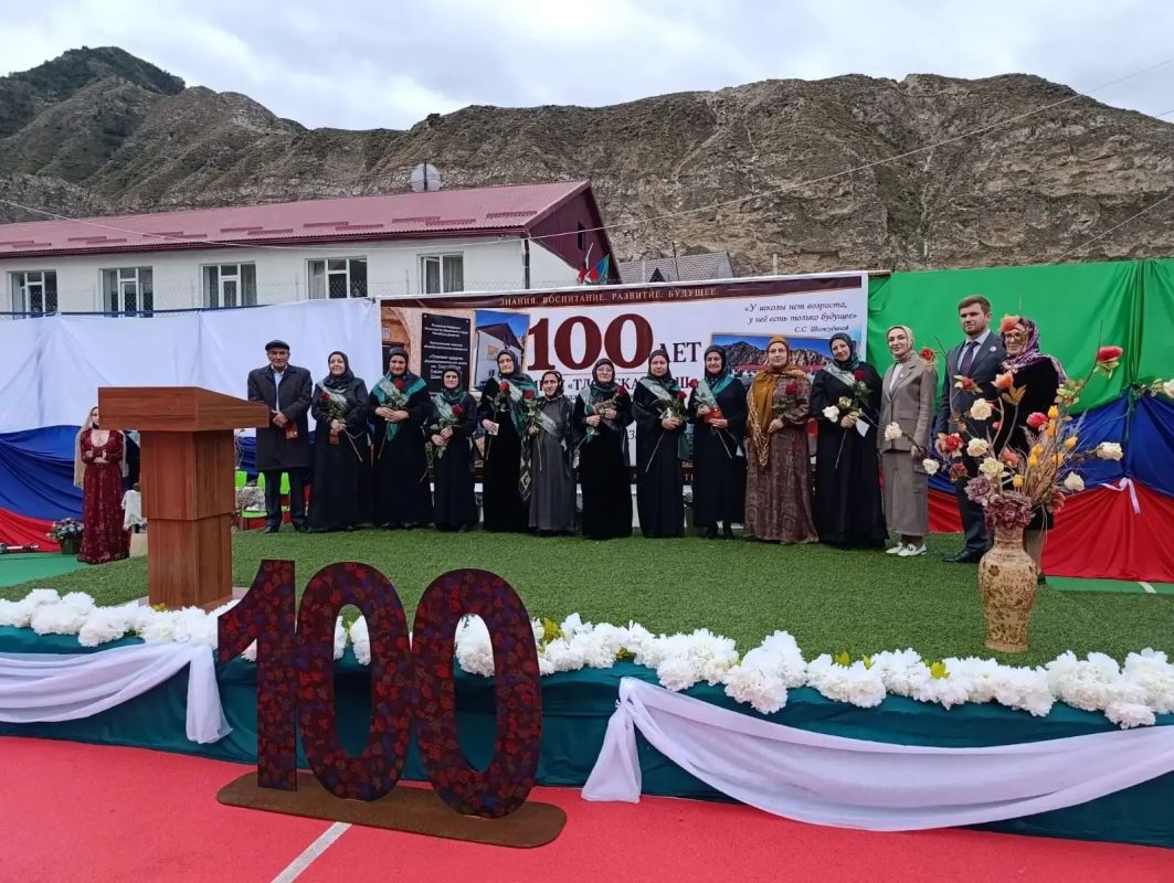 Тлохской школе — 100 лет. В Ботлихском районе отметили юбилей Тлохская СОШ Тлохской школе — 100 лет. В Ботлихском районе отметили юбилей Тлохская СОШ