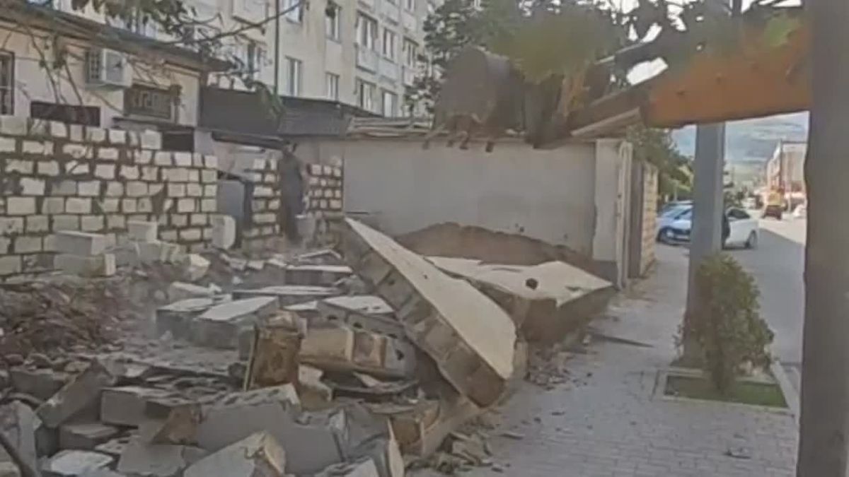 В Дербенте снесли восемь незаконных объектов на трех улицах