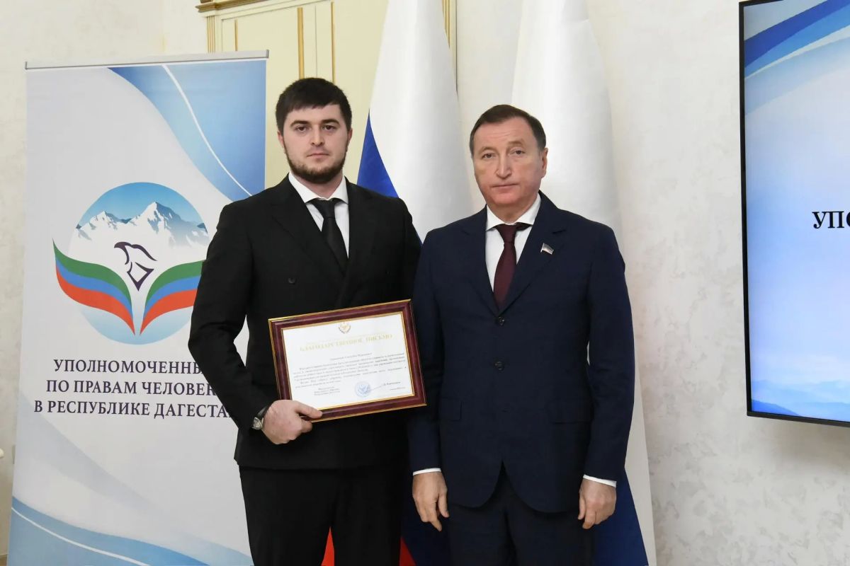 Заур Аскендеров наградил Почетной грамотой и Благодарственным письмом Председателя НС РД сотрудников Аппарата Уполномоченного по правам человека в Республике Дагестан за их добросовестный труд Заур Аскендеров наградил Почетной грамотой и Благодарственным письмом Председателя НС РД сотрудников Аппарата Уполномоченного по правам человека в Республике Дагестан за их добросовестный труд