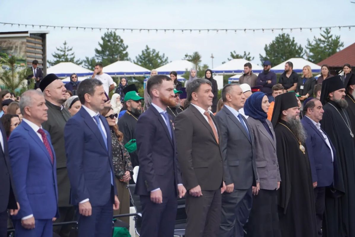 Принял участие в XIII Международном межрелигиозном молодёжном форуме, который проходит в Дагестане