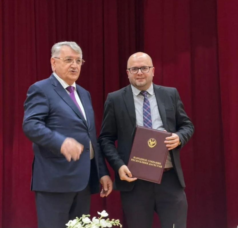 Председатель Комитета НС РД по здравоохранению, труду и социальной политике Ильяс Мамаев принял участие в праздничном мероприятии, посвященном Дню учителя, которое прошло в Доме детского творчества г. Буйнакска Председатель Комитета НС РД по здравоохранению, труду и социальной политике Ильяс Мамаев принял участие в праздничном мероприятии, посвященном Дню учителя, которое прошло в Доме детского творчества г. Буйнакска