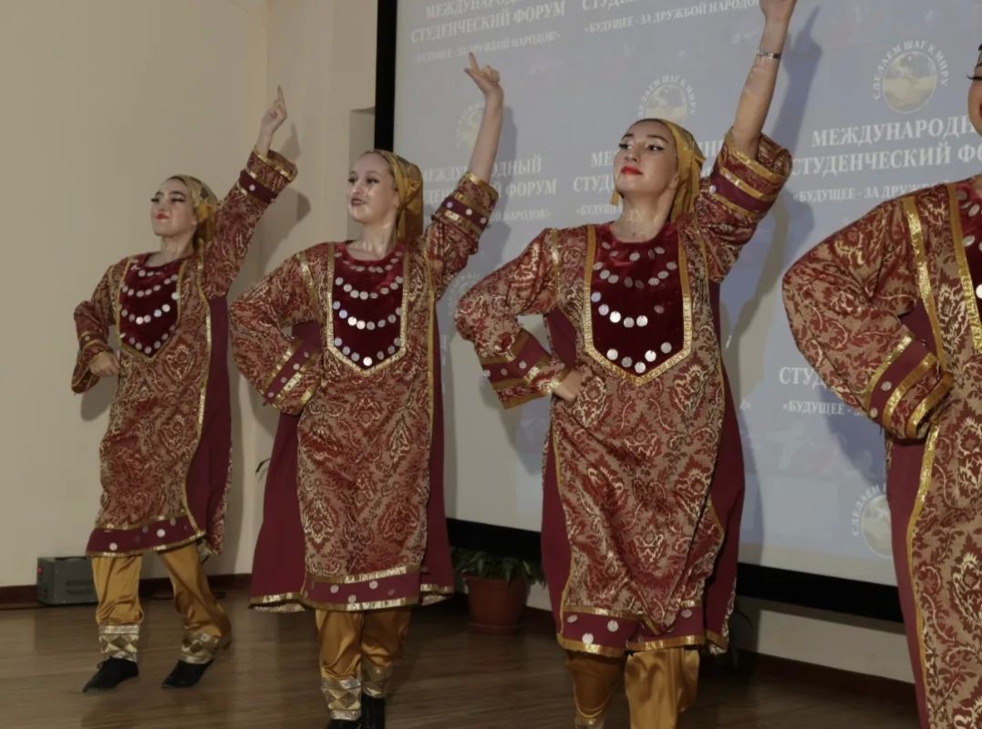 В Профессионально - педагогическом колледже прошёл Международный студенческий форум «Будущее — за дружбой народов» В Профессионально - педагогическом колледже прошёл Международный студенческий форум «Будущее — за дружбой народов»